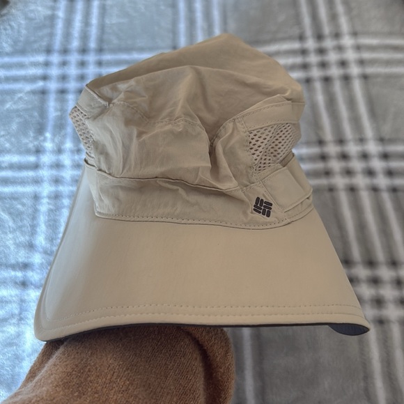 Columbia hat - Picture 2 of 5